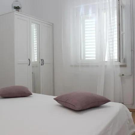 Mladineo Appartement Supetar