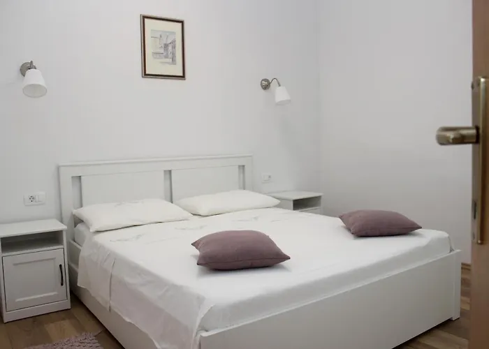 Mladineo Apartment *