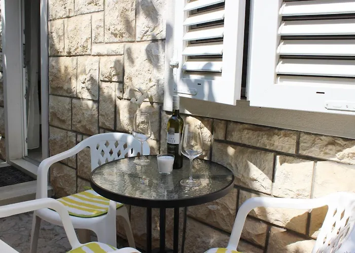 Mladineo Apartment *