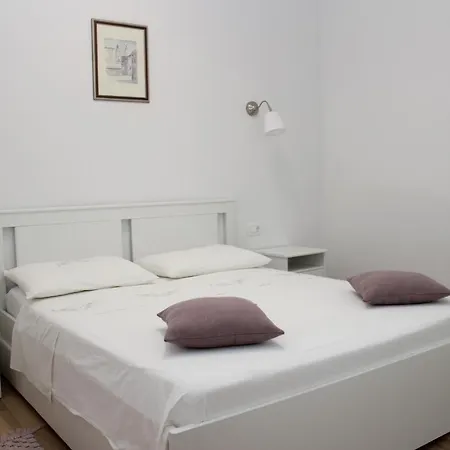 Mladineo Lejlighed *